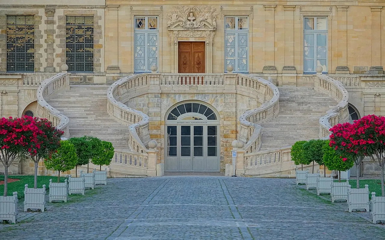 The horseshoe staircase in the Cour des Adieux at Fontainebleau